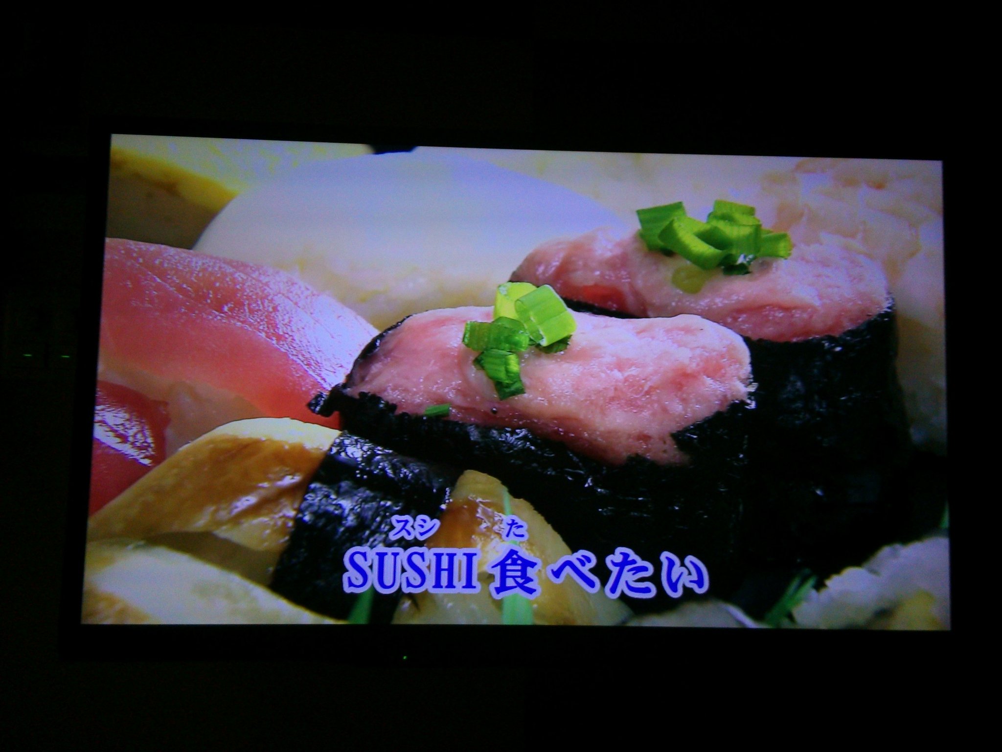 暇な人 謎解きでもしませんか カラオケで Sushi食べたい 選曲したら寿司の映像が出てくるのは予想してたけど 漁の映像が出てきたのは予想してなかった T Co Hc5mpl8csm