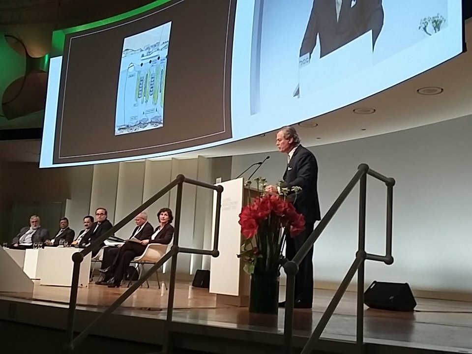 dieckhoffP's tweet image. Bioeconomy should embrace nature says Gunter Pauli @MyBlueEconomy at #gbs2015.com