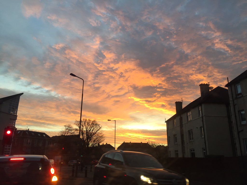 RunnerSecret's tweet photo. Pre breakfast 5 km with my pal this morning #running #redsky #Edinburgh #pretraining https://t.co/zkkMIK9DJK