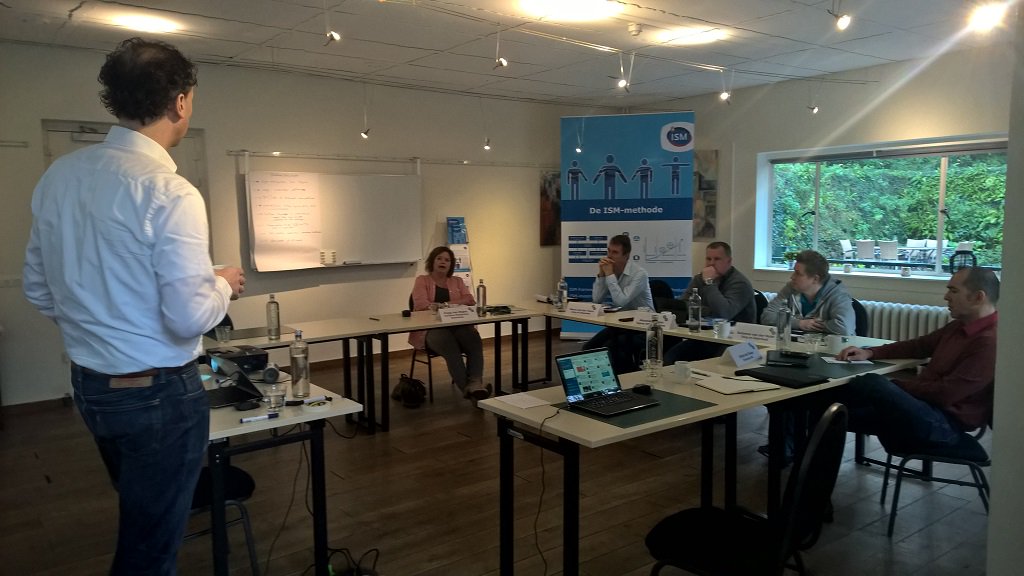 ISMmethode's tweet photo. De tweede dag van de 21e ISM masterclass is gestart. Meteen aan het werk! #ISMmasterclass #ISMmethode #FSMmethode https://t.co/oEyEMWlrSf
