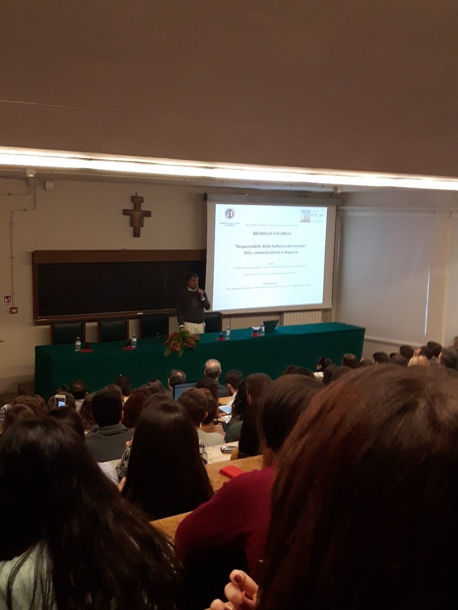 CheccaBaiocchi's tweet photo. A @UniperugiaNews l'incontro con @Cucinelli: caro papà sai che faccio? Mi metto a fare il #cashmere https://t.co/FQ0zB55zmk