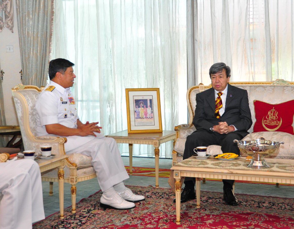 Mengadap DYMM Sultan Selangor. Junjung kasih Tuanku atas nasihat khasnya jaga imej <a href="/tldm_rasmi/">Royal Malaysian Navy</a> dan tradisi #TLDM