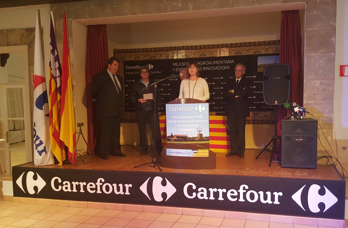 "Postres Tudurí" i <a href="/EmbotitsMunar/">Embotits Munar</a> empreses guardonades amb els premis <a href="/CarrefourES/">Carrefour España</a> 2015.