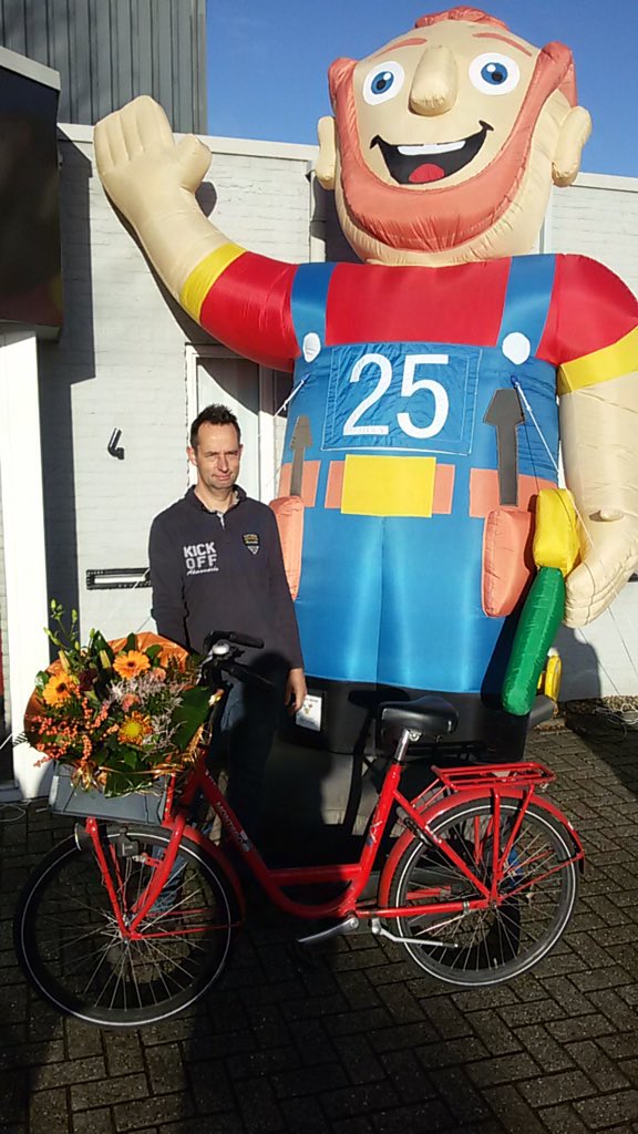 Vandaag is Peter Tijhuis 25 jaar in dienst! Van harte gefeliciteerd !