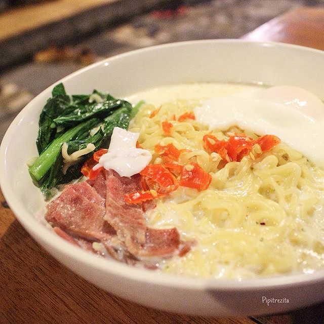 Ini penghangat mulut dan perut yg paling manjur pas udaranya adem adem gini.. Hmmm.. :') ift.tt/1IctEv2