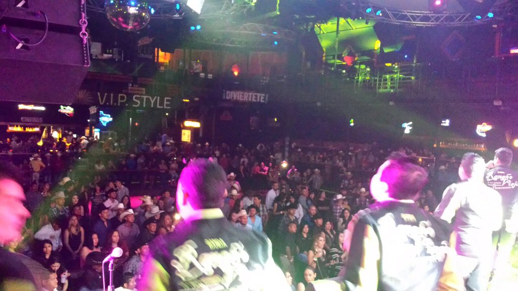 b_ranchoviejo's tweet photo. Muchas gracias paisanos de HOUSTON TX !!! Sin piñas buen evento , así nomas. Volvemos pronto. https://t.co/MZDhchynVm