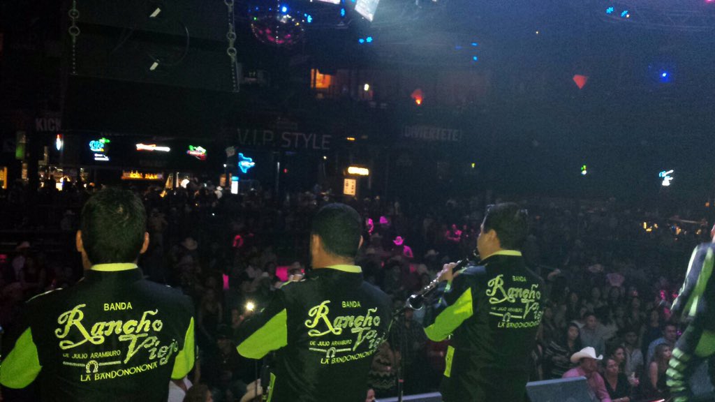 b_ranchoviejo's tweet photo. Mañana nos vemos en san Antonio tx en el Fista event center !! Noche de rancho 100% sinaloense https://t.co/a6Noivzn3B
