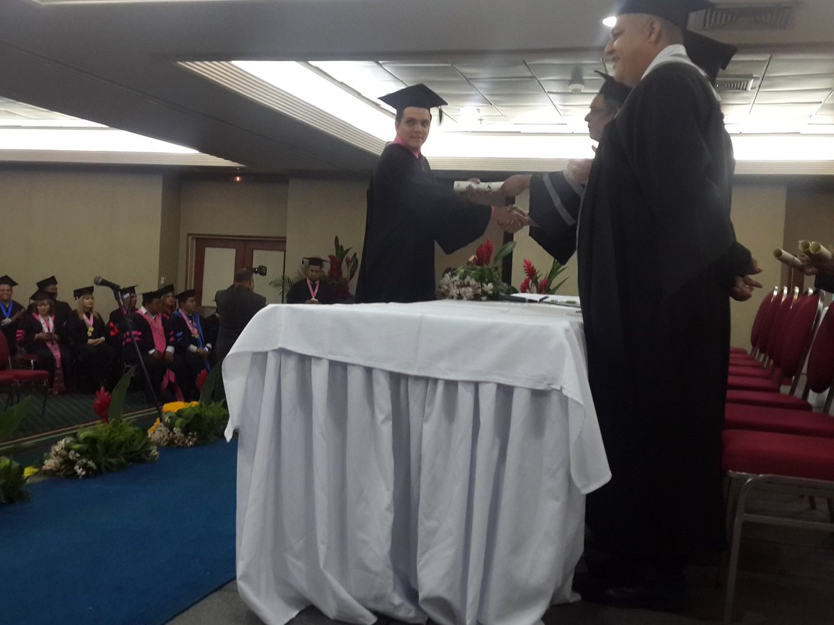 prensaunermb's tweet photo. Entrega de títulos a los graduandos de la I Promoción de Licenciados en Administración mención aduana y tributaria https://t.co/rtc1PEWvVo