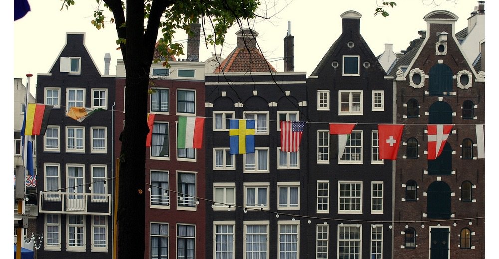 kamers's tweet photo. Het is hier in NL ook veel te gezellig! Toch? #studenten https://t.co/FMAkQ9kHF0 https://t.co/qqm25H3UcP
