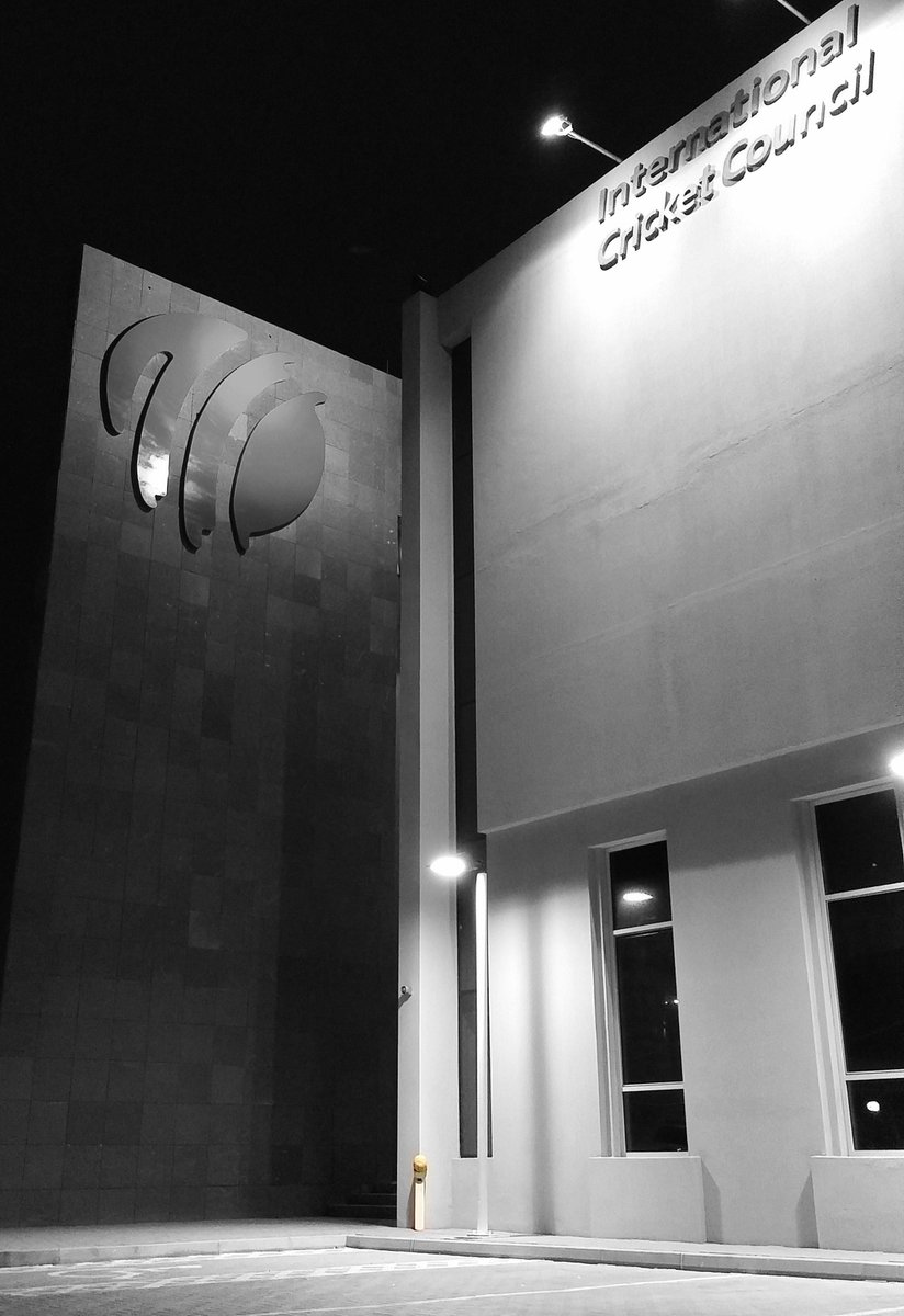 ICC's tweet photo. A solitary bat &amp; Australian cap overnight @ICC HQ marks 1 year since the tragic death of Phillip Hughes #63NotOut https://t.co/dN13P5a20O