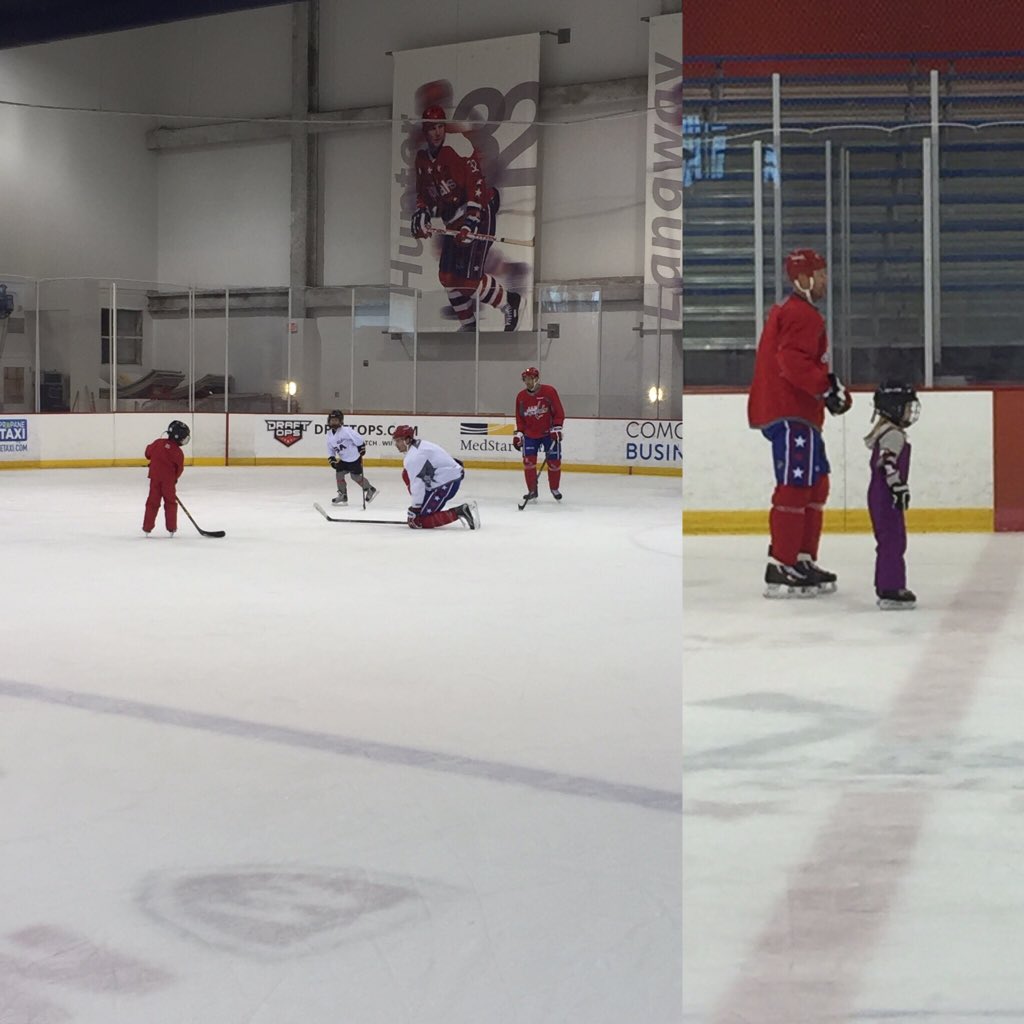 Capitals's tweet photo. Family time after practice! The Little Chimmer's playing hockey with Williams and Son. And @tom_wilso. #CapsDads 🦃🏒 https://t.co/11OUffaN43