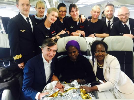 toparticlesapp's tweet photo. #1 - #DousteBlazy s'improvise médecin accoucheur dans un avion https://t.co/o5Mlgoe5nW via @LaParisienne https://t.co/PMS3087fCR