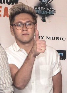 PaulaYaremi_G's tweet image. "Paula, ¿cómo  te sientes después de que no irás a los premios y no conocerás a los chicos"  
- ..... 
#1DEnMexico 😩