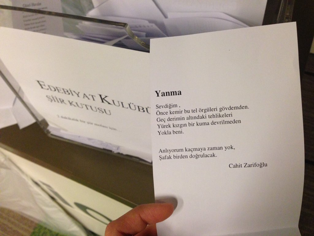 Canım sıkılır, şiir seçerim. :)