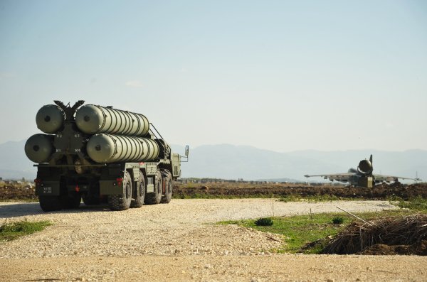 منظومة S-400 للدفاع الجوي في سوريا!! CUv9OvCWIAAkqBI