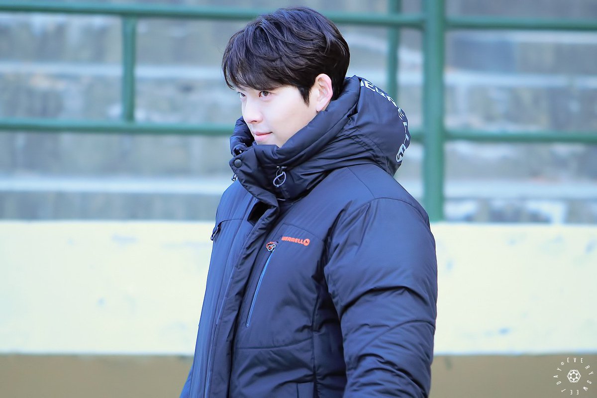 วันนี้เริ่มถ่ายทำ Uncontrollably Fond วันแรก ❤  cr.__73748096 #kimwoobin