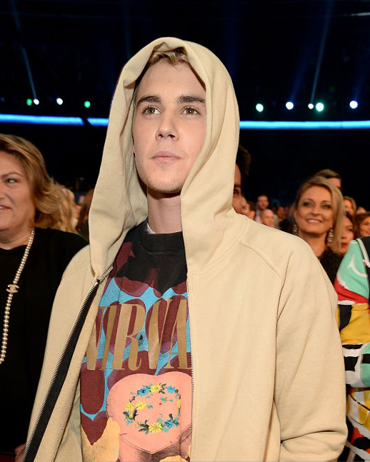 secutebelieber's tweet photo. Justin Bieber at awards shows vs Justin Bieber at boxing match https://t.co/qgPoZX4rln