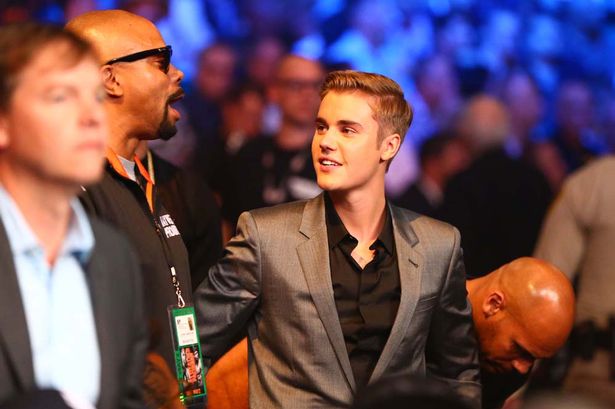 secutebelieber's tweet photo. Justin Bieber at awards shows vs Justin Bieber at boxing match https://t.co/qgPoZX4rln