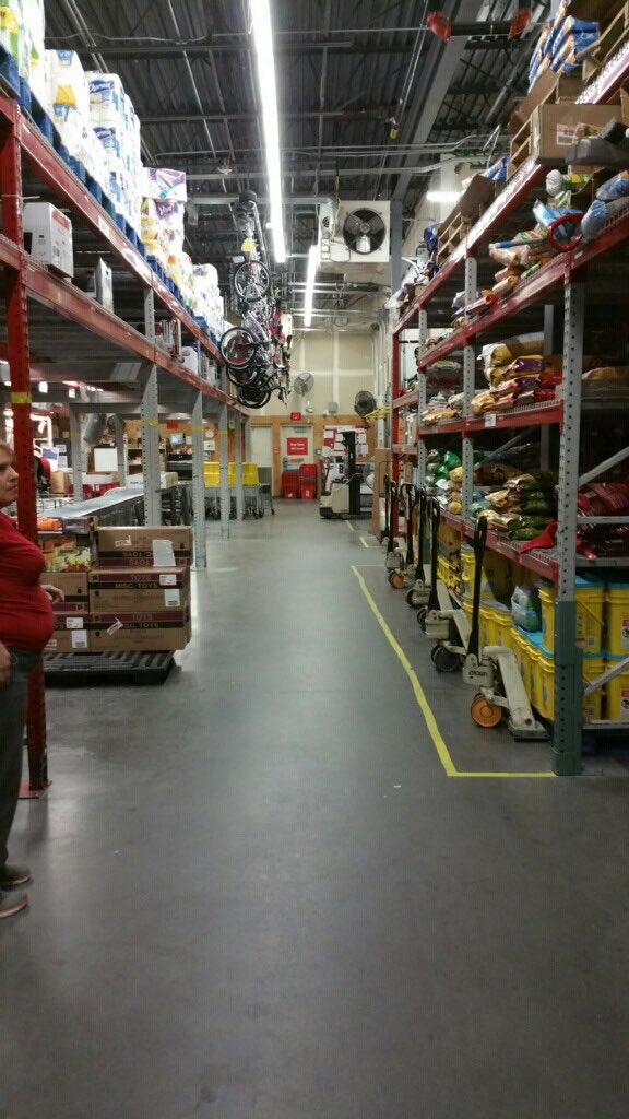 dustylee1987's tweet photo. We're ready!! #BlackFriday #2186 #teamworkmakesthedreamwork https://t.co/RjiEymmTi1