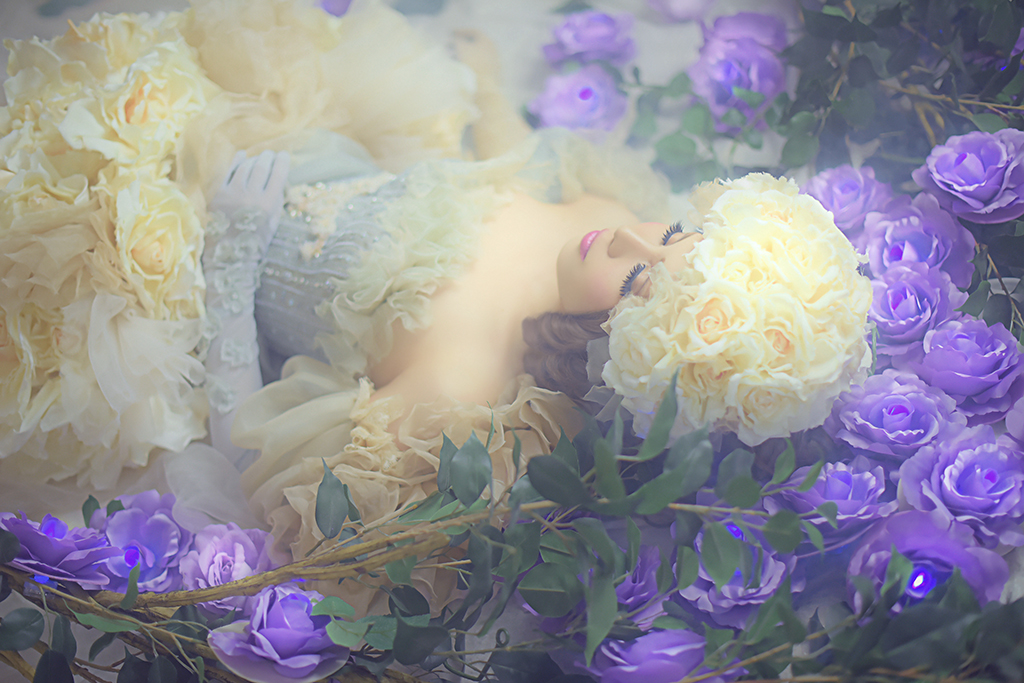 サガ・フロンティア】白薔薇姫 一つ一つ手作りで大きさの違う薔薇、光