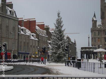 aboutaberdeen1's tweet photo. Tonight at the Castlegate the Aberdeen Christmas Tree will be switched on https://t.co/NlL6q6K8S1 https://t.co/4THJA8sBT2