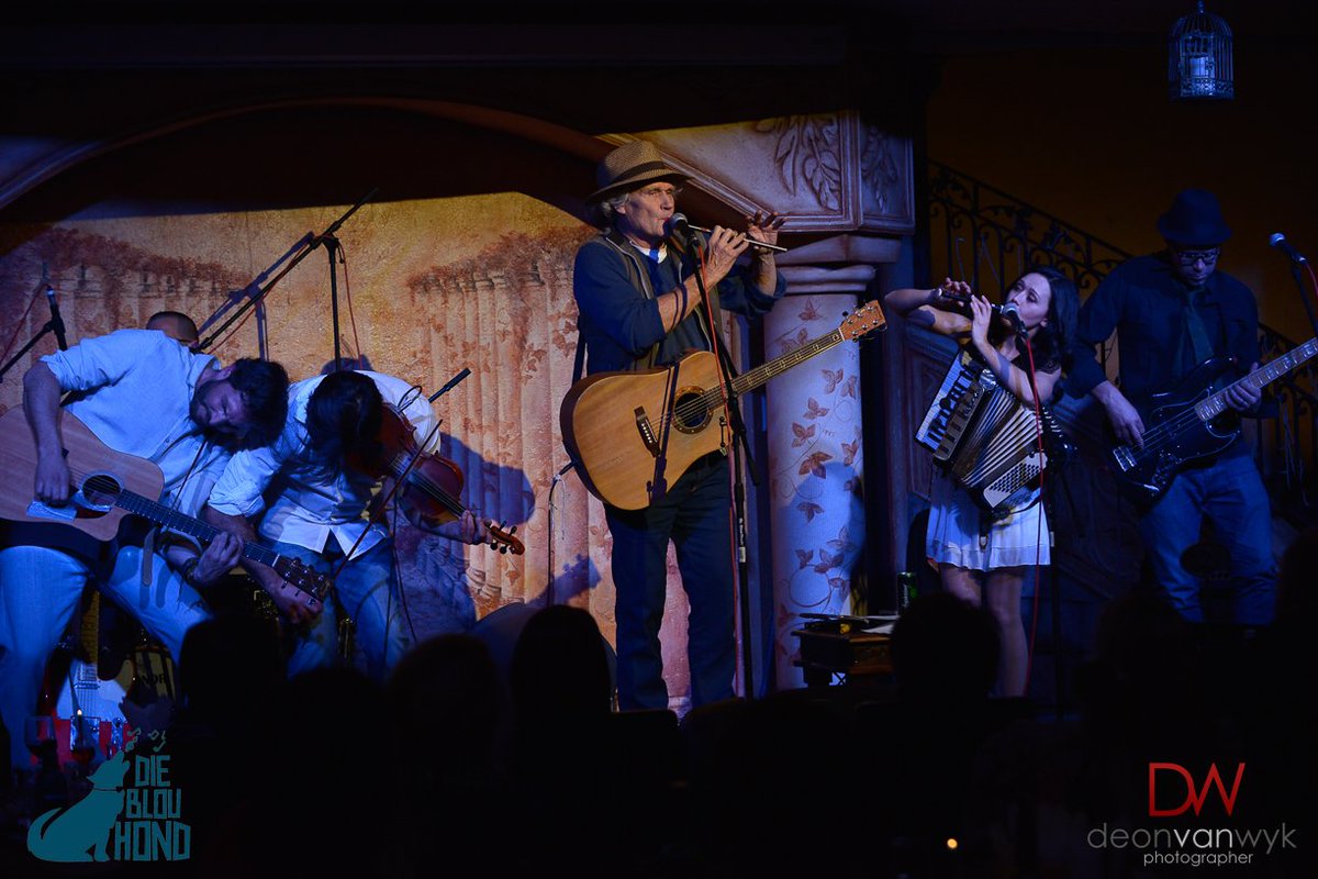 #tunein <a href="/GrootFM/">GROOTfm 90.5</a> +-14:00 Hoor wat vertel Ian Roberts <a href="/RadioKalahari/">Radio Kalahari Orkes</a> oor optrede 3Des #blouhond #uitverkoop