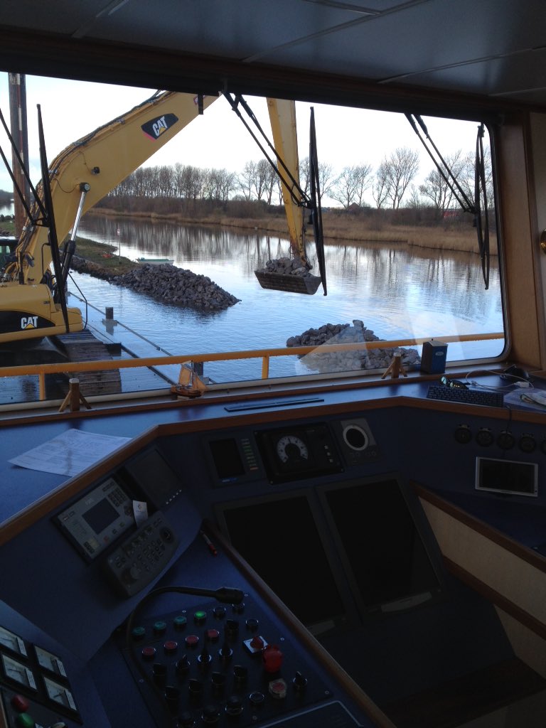 Stenen storten Noordzee kanaal