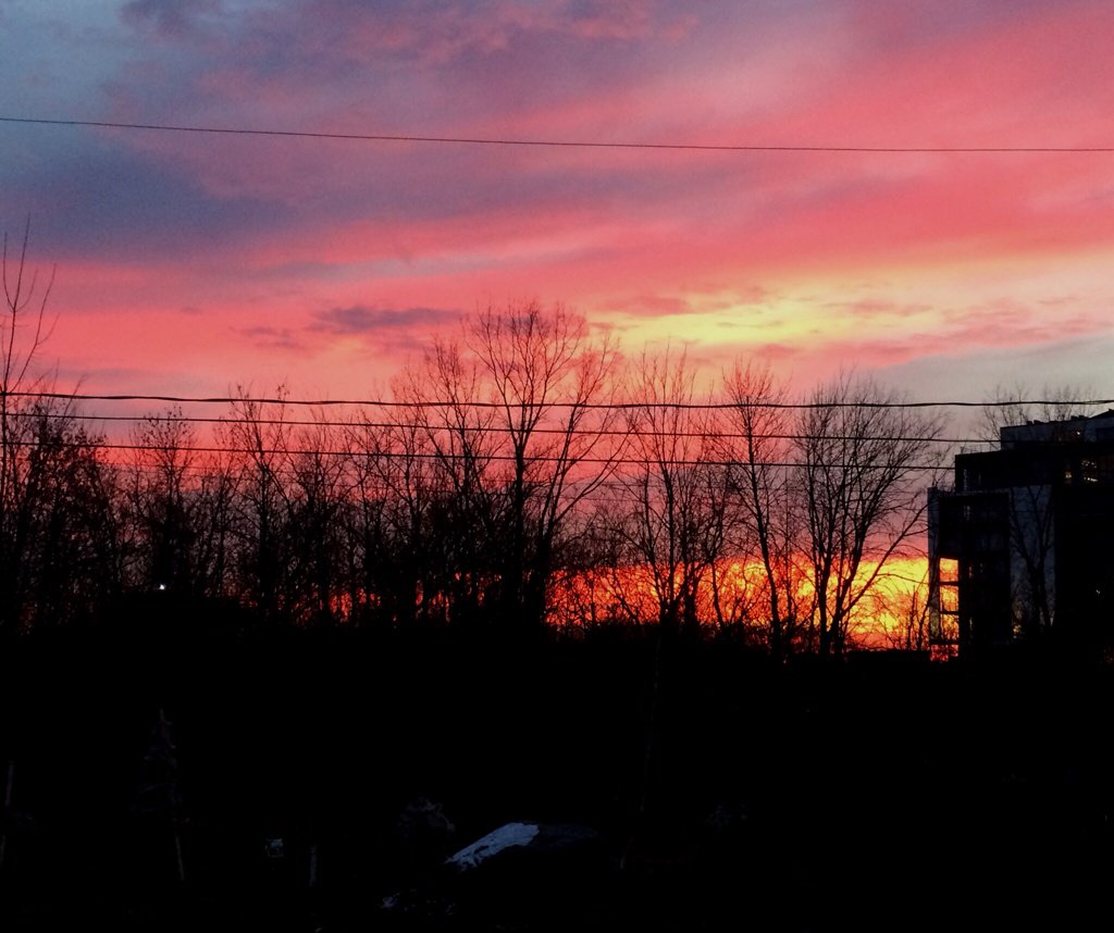 UltimateKomfort's tweet photo. You know it's going to be a great day when you wake up to this sky! https://t.co/NlxjtipNfq