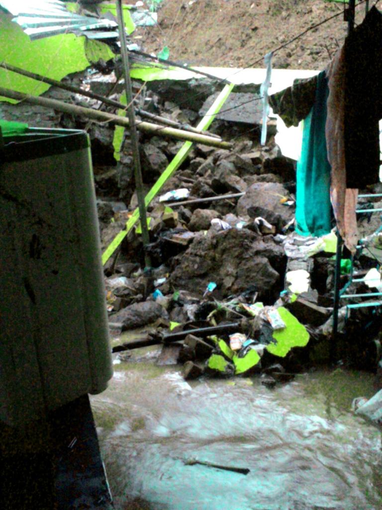 AmiRahmiani's tweet photo. @DiskominfoBdg telah terjadi bencana longsor di rw04kel karang pamulang kec mandalajati https://t.co/AGbJCQX0eC