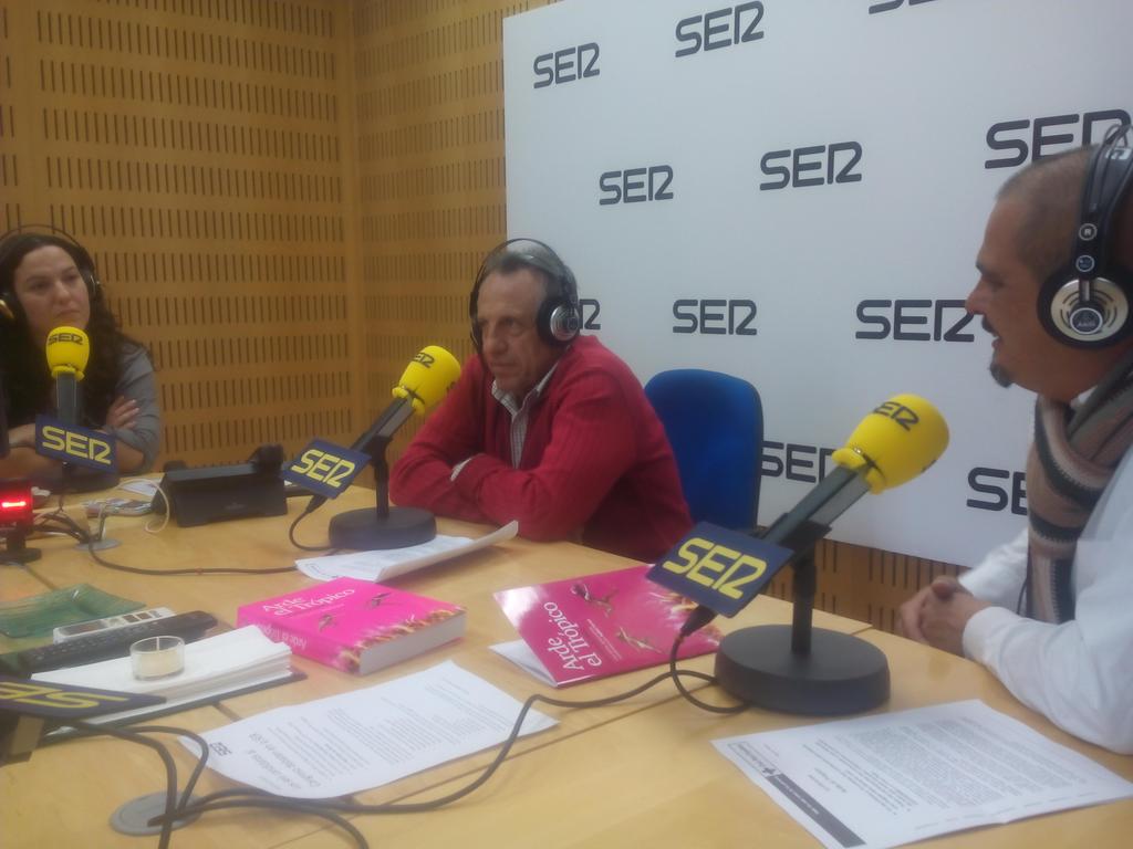 CruzRojaRMurcia's tweet photo. Aurelio Luna y @AndresSeguraCur en @SER_Murcia #HOYPORHOY charlando sobre #ArdeElTropico https://t.co/imHjafQC4Q