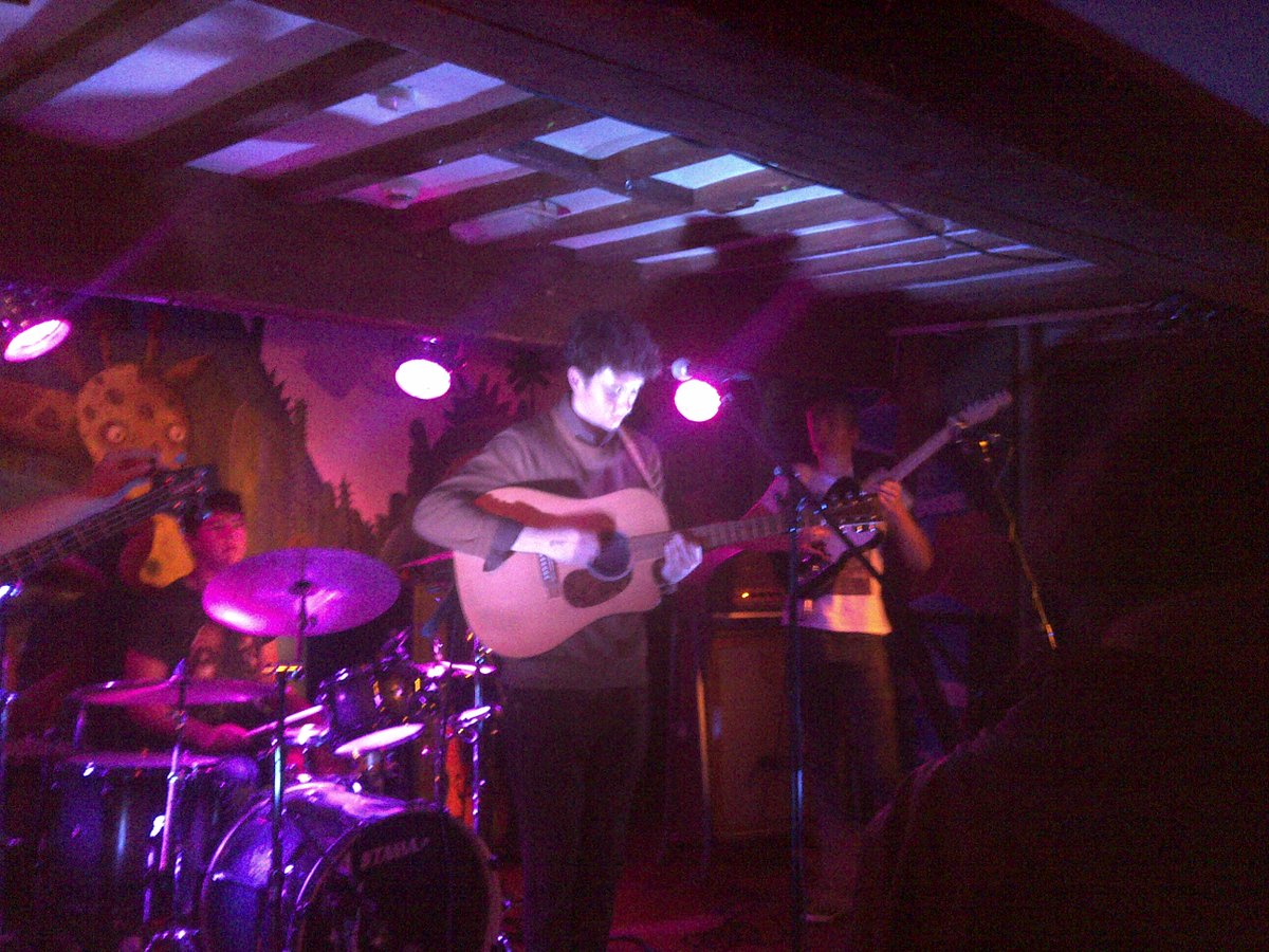 TiroLark tweet media