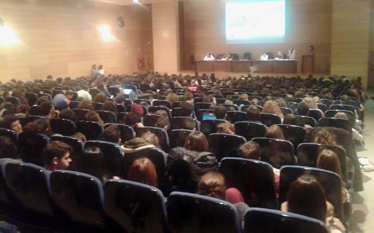 ccss_usal's tweet photo. Mesa redonda contra la #ViolenciaDeGenero en #MasFacultad https://t.co/CMdQonGei2