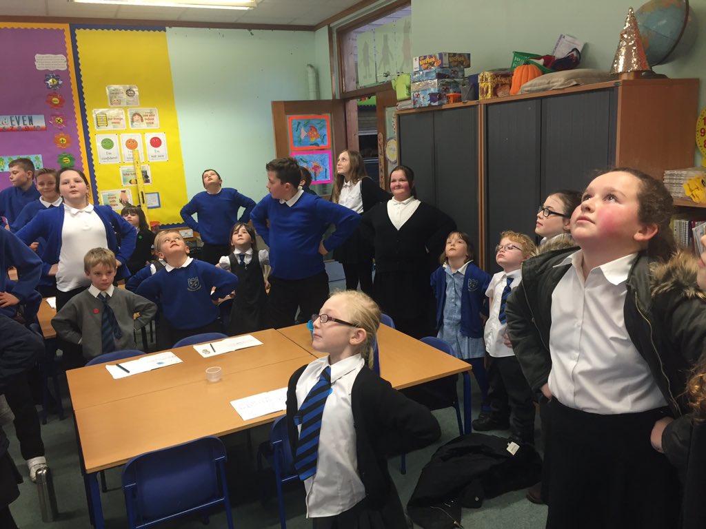 DeanburnP6HE's tweet image. Superhero poses! This boosts our self belief and gives us time to reflect! #goalreflection @DeanburnPS_P1M