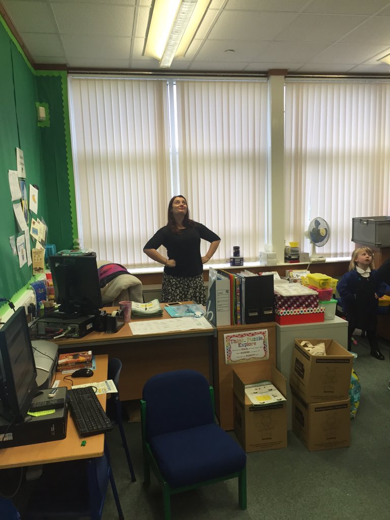 DeanburnP6HE's tweet image. Superhero poses! This boosts our self belief and gives us time to reflect! #goalreflection @DeanburnPS_P1M