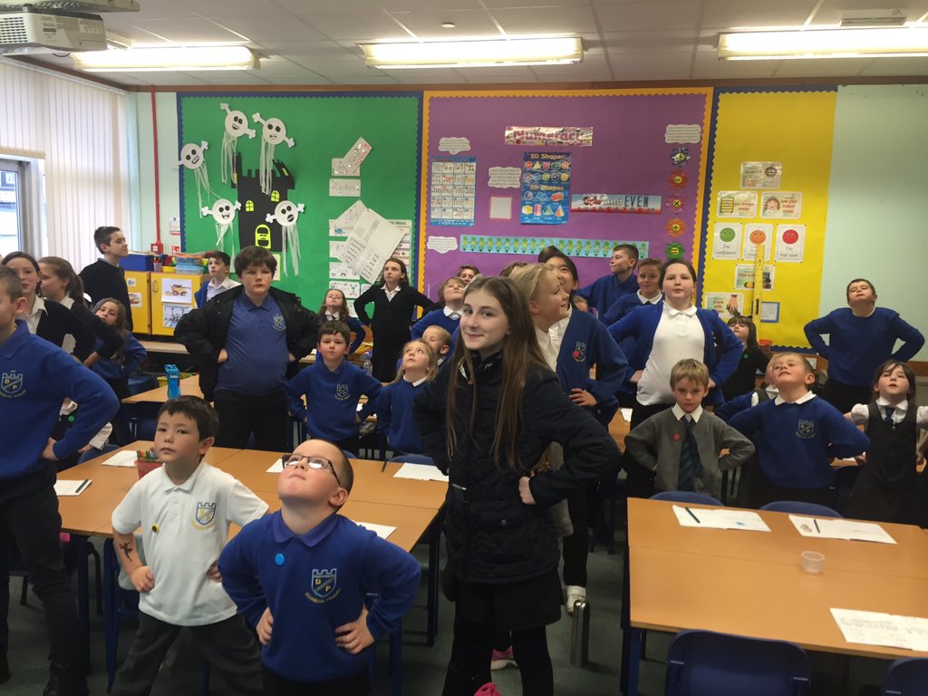 DeanburnP6HE's tweet image. Superhero poses! This boosts our self belief and gives us time to reflect! #goalreflection @DeanburnPS_P1M