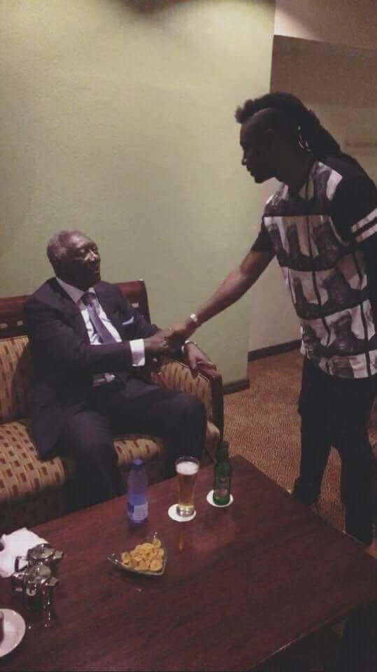 Kantamanto_'s tweet photo. @PAPPYKOJO I'm a stand up guy nti mentena da! https://t.co/D2UDGyHvmA