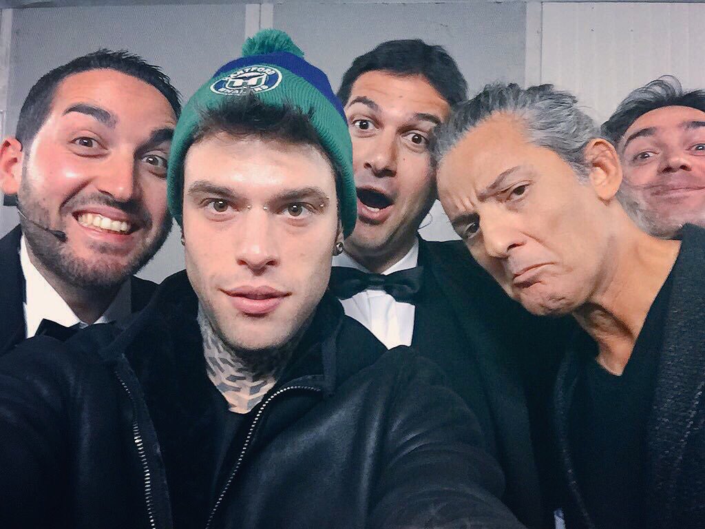 Fedez's tweet photo. Grande spettacolo, persona incredibile. Grazie @Fiorello 👍🏻 https://t.co/KQNcNSqSBz