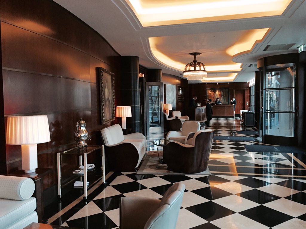 LuxTravelBible's tweet photo. Black &amp; white bliss @TheBeaumontLDN #London -a chequerboard floor is  sooo #stylish -  #hotels  #design #visitlondon https://t.co/MmvGYw0mYU