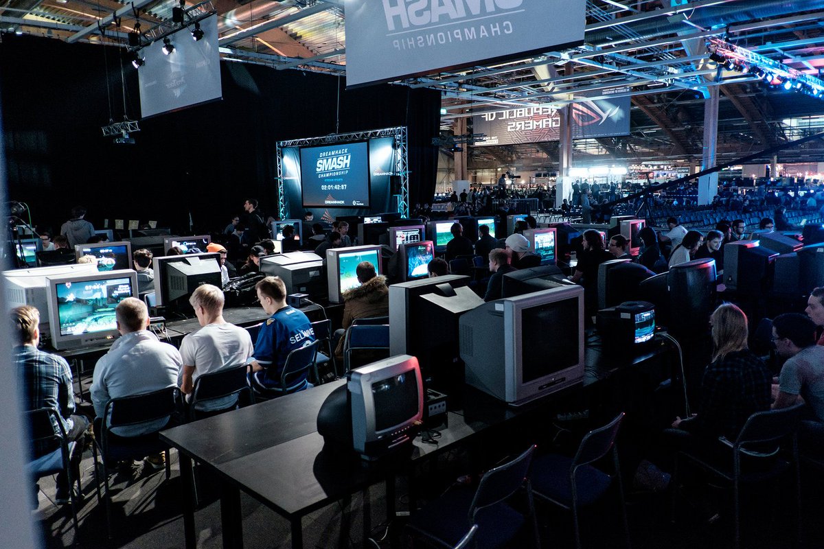 Smash hype at #DHW15!

The combatants are ready, are you? twitch.tv/dreamhacksmash