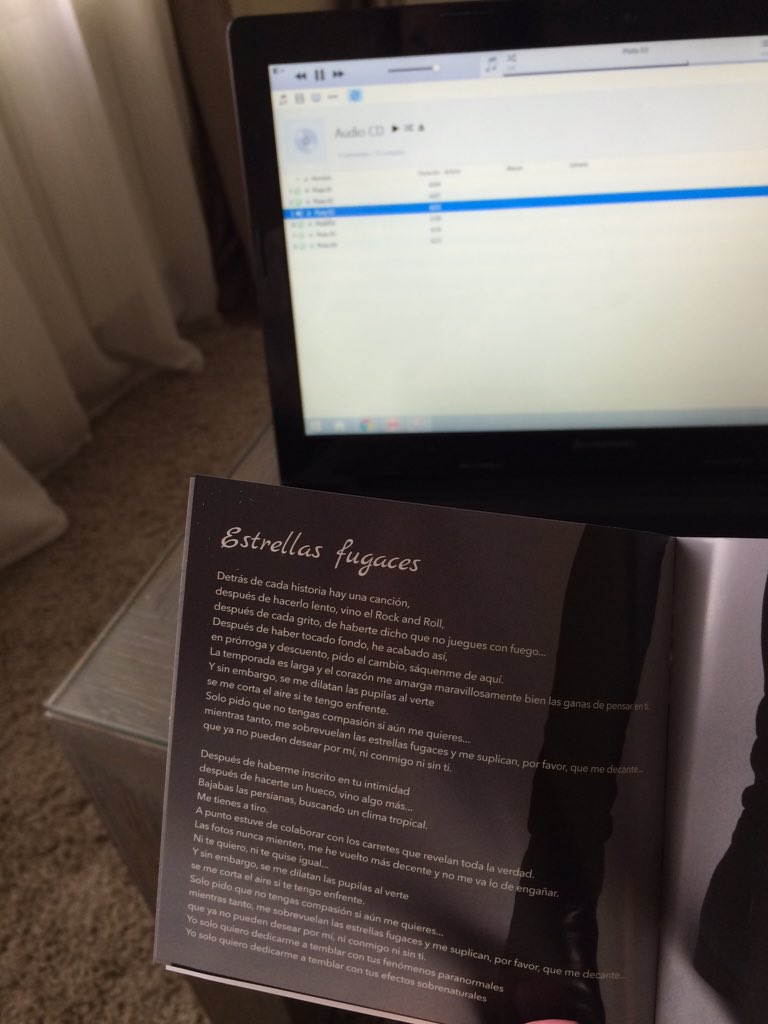virGarsan's tweet photo. Aquí estoy aprendiéndome las canciones de @FrediLeis que esta noche tenemos concierto que me lleva mi jefa 😜 https://t.co/Qqd5FOXoBW