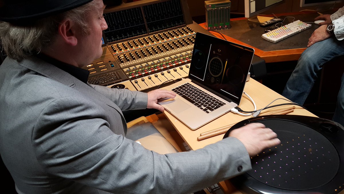 spenley's tweet photo. Jamming at Abbey Road with Arnie from @TitanReality with his 3d motion-sensing music controller Pulse. https://t.co/ZHsvDndu3i