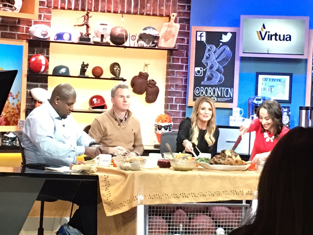 JEETMobile's tweet photo. We will feed you..anytime..anywhere!! #Jeet? #bobontcn #happythanksgiving  @bobontcn @jillianbmele @sbaicker https://t.co/1ecIDDxsWH