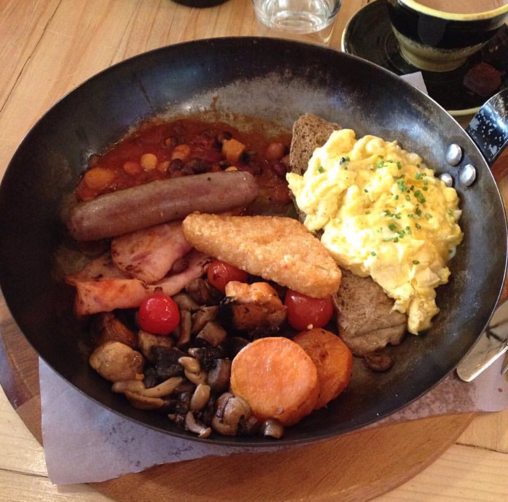httphearts's tweet photo. Breakfast dalam pinggan tak best , breakfast dalam kuali baru rare.😂 https://t.co/adwBtEtYKO