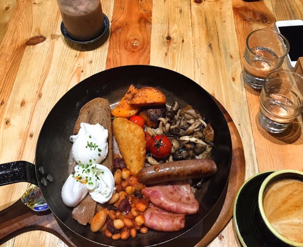 httphearts's tweet photo. Breakfast dalam pinggan tak best , breakfast dalam kuali baru rare.😂 https://t.co/adwBtEtYKO