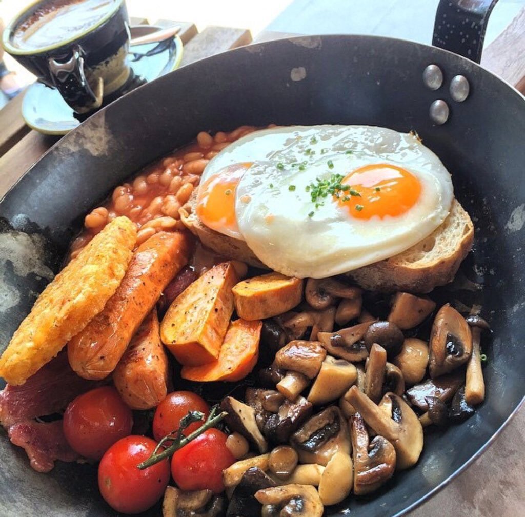 httphearts's tweet photo. Breakfast dalam pinggan tak best , breakfast dalam kuali baru rare.😂 https://t.co/adwBtEtYKO