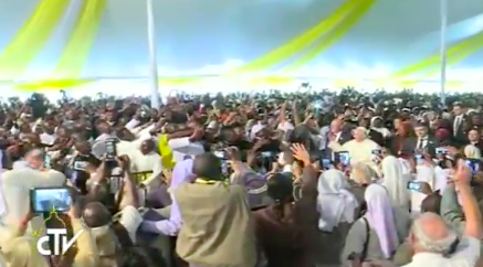 CatholicNewsSvc's tweet photo. Screaming teens have nothing on this crowd. Thousands ululating. #PopeInKenya with priests, religious, seminarians https://t.co/kd4JKsTizE