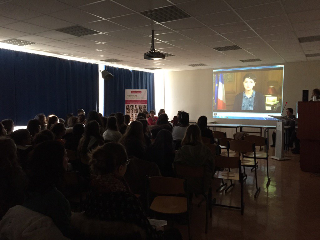 LauraMesna's tweet photo. Discours de @najatvb pour faire mentir les préjugés #ingenieure #SIaufeminin https://t.co/AY7cG4xnkU