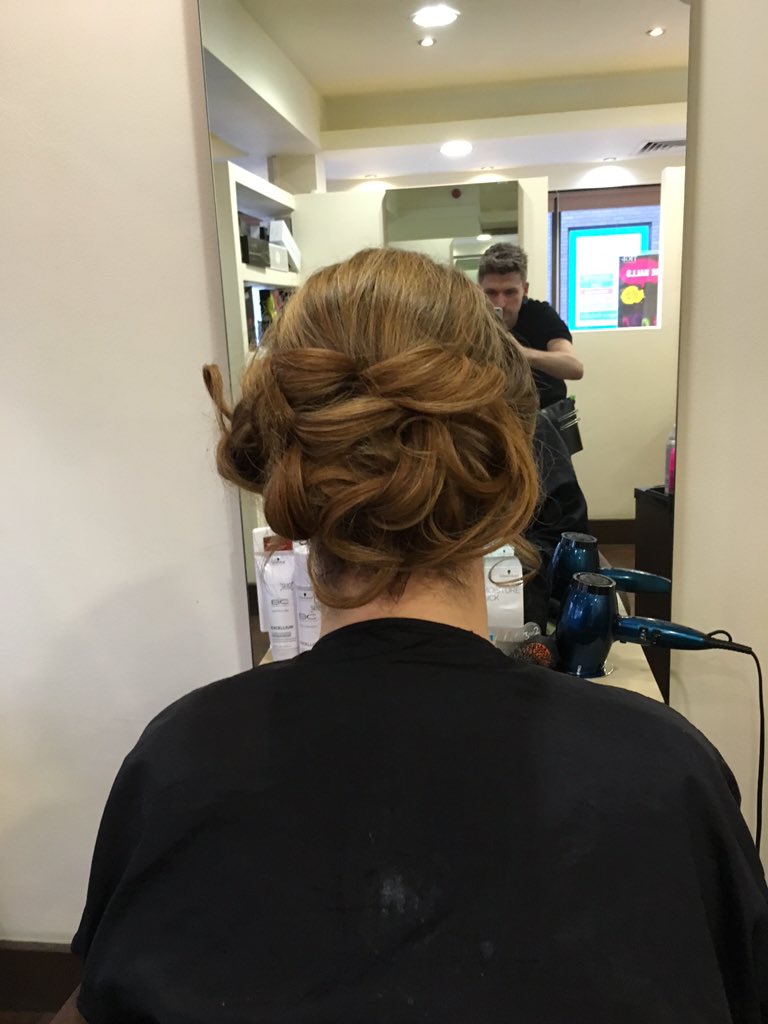 CalebBarrie's tweet photo. @paulkemphair Little hair up #HairUp #UpDo #Hair #Warrington https://t.co/8kQXWELxTA