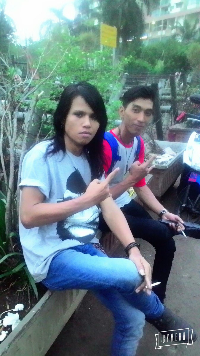 At coffee toffe x malang with <a href="/_snowair/">Snow Air</a> <a href="/ParadidleBand/">Paradidle</a> <a href="/AnjoyCommunity/">Anjoy Bersatu</a> <a href="/boedhi15/">boedhi snowair</a> sukses ya bwt kalian smua\m/