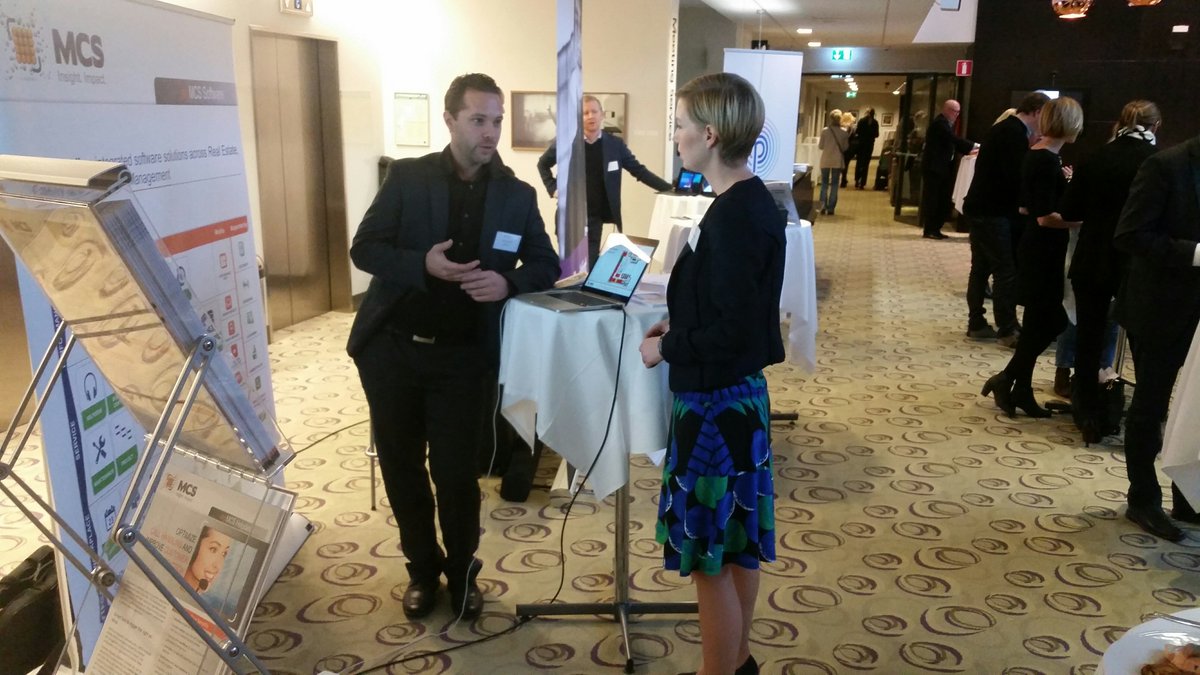 Spacewell_HQ's tweet photo. Meeting interesting people at the IFMA Nordic Workplace @IfmaSverige #NWP15 https://t.co/5gannCXR0o